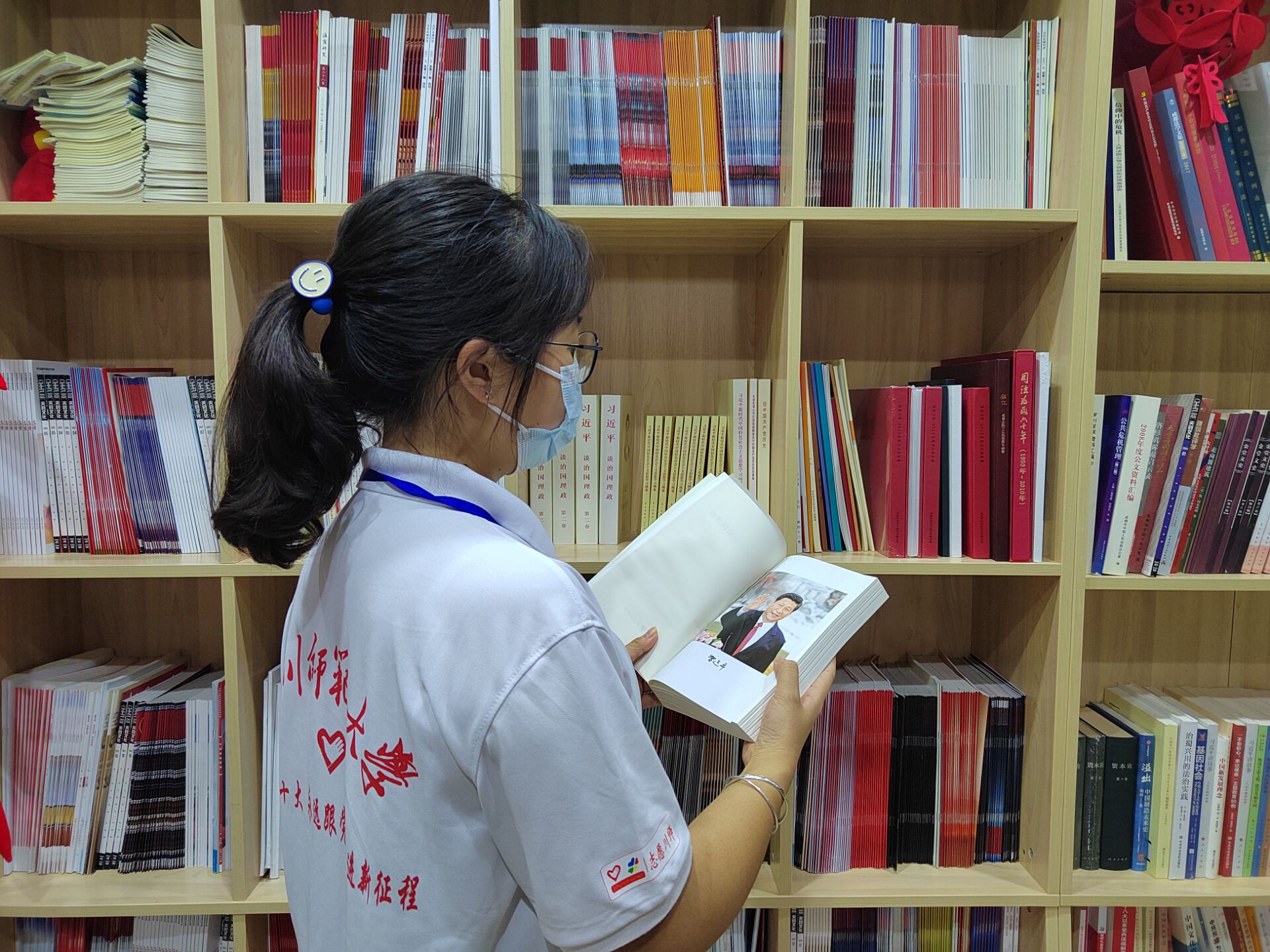 学习法制书刊1.jpg 学习法制书刊1.jpg