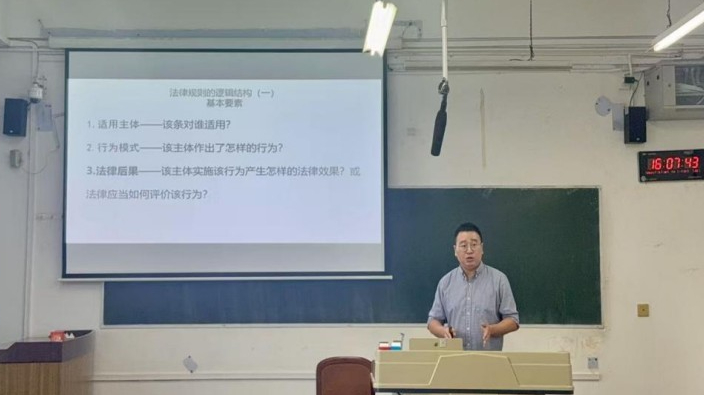 学院举行2025年青年教师教学竞赛